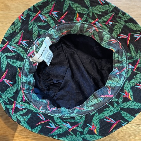 Urban Outfitters Bucket Hat Tropical Bird of Paradise OS - Picture 3 of 5